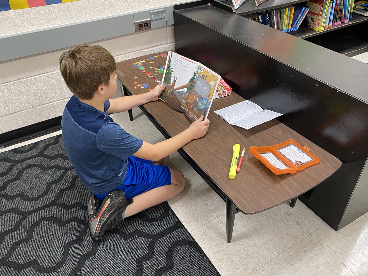 MeltonsMagic's tweet photo. Mrs. Lupton’s 3rd graders have mastered the concept of asking and answering questions in reading!! They are even able to generate their own questions from fiction texts for peers to answer!! 🙌 These collaborative centers were AWESOME!! 👏 @MCPSsandcastle #TeamMCPS #LightTheWay https://t.co/REYOh6arnV