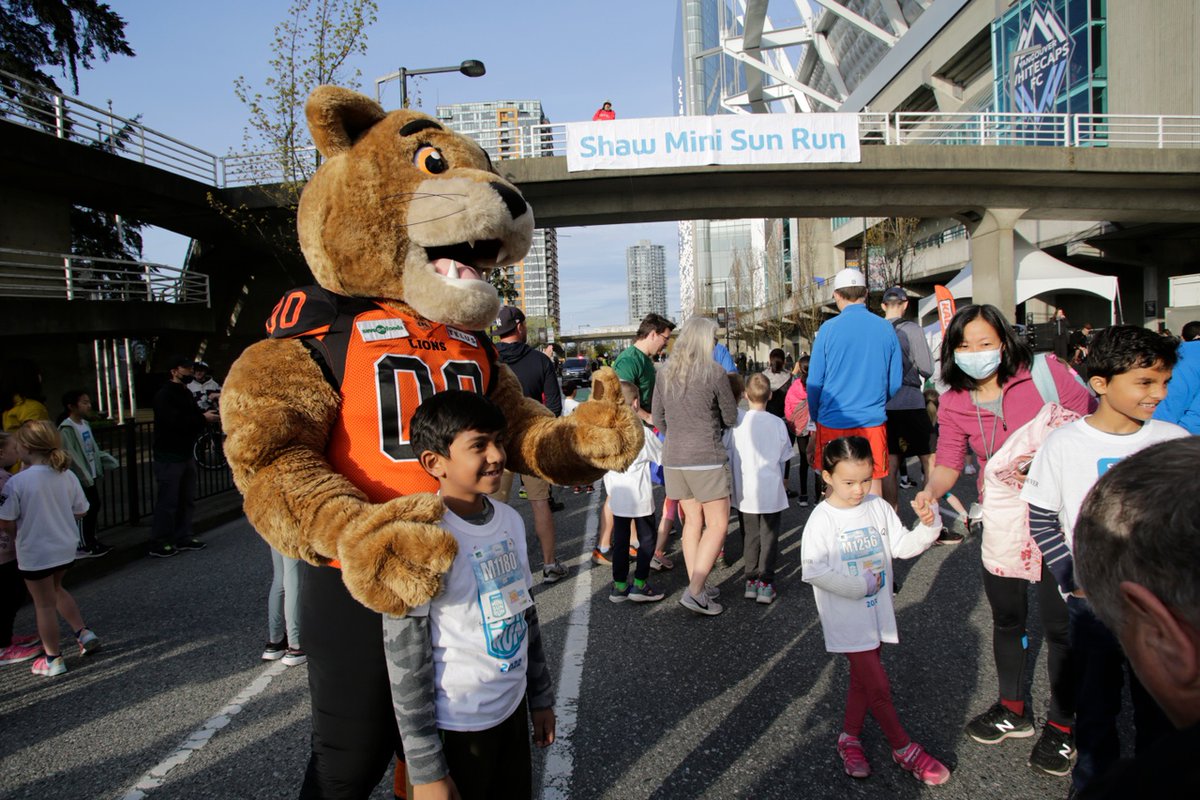 VancouverSunRun's tweet photo. DYK: The same year we ran the very first Sun Run in 1985, the @BCLions won the Grey Cup? COINCIDENCE???
Probably.
#VanSunRun #GoLions
#NineteenEightyFive https://t.co/nvY98iADdG