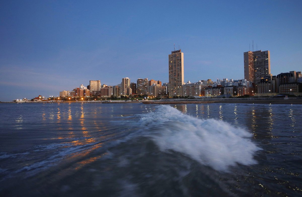 fandomdeviajes's tweet photo. https://t.co/cpwT9unB5x® 🎒📲
Me encanta esta vista ▶️

🛥 Navegando por Playa Bristol de Mar del Plata al anochecer.

☀️#Verano2023

📸 Attr @VisitArgentina

#️⃣ Etiquetá tu foto con el hash #FandomDeViajes

💟¿Te gustó un viaje? Reservalo en @fandomtur

#BuenViernes fandomers!👋 https://t.co/nwCHmSFRsb