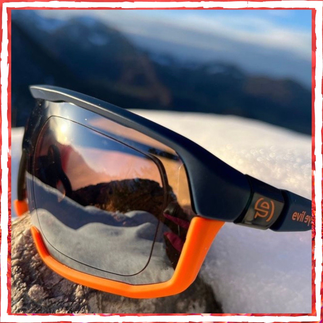 opticaroig's tweet photo. No nos hemos ido!
@evil.eyewear es #deporte es #emocion es #saludvisual es #adrenalina y en nuestra optica además es #vision. Con tus #sporteyewear #graduadas tendrás eso que siempre has querido.
#gafasdesol #gafasdeportivas #sport #esport #gafaesqui #gafasdedeportegraduadas https://t.co/U43GVd2UeE