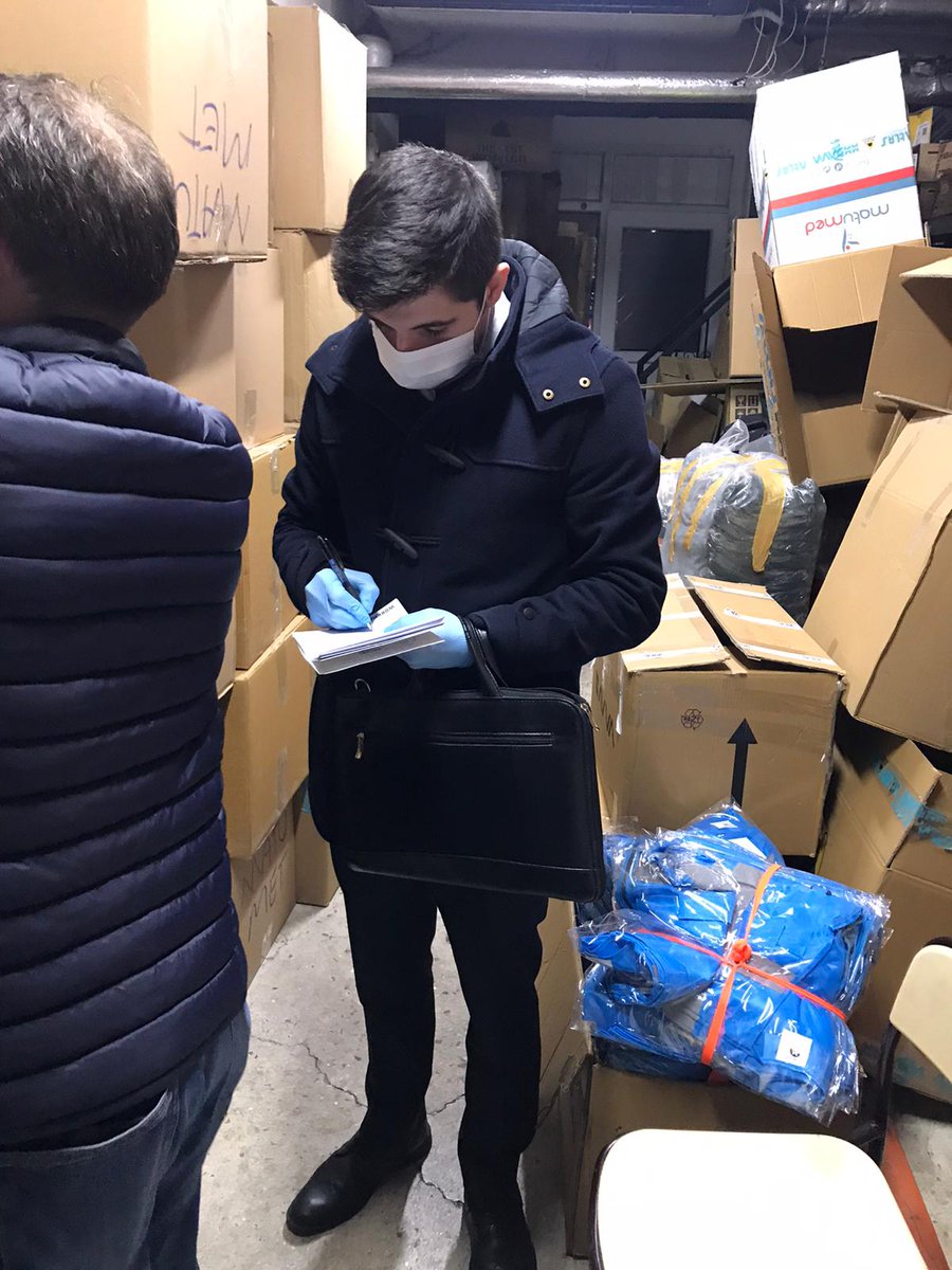 Pandemide herkes evlerinde iken biz yeterliğe tabi gelir uzmanları olarak risk altında dışarıda maske,eldiven vb. ürünlerle alakalı denetim yaptık,devletimiz ve milletimiz için. Şimdi biz hakkımız olanı istiyoruz. #YTGelirUzmanı

 #merkeztaşraayrımıhaksızlıktır