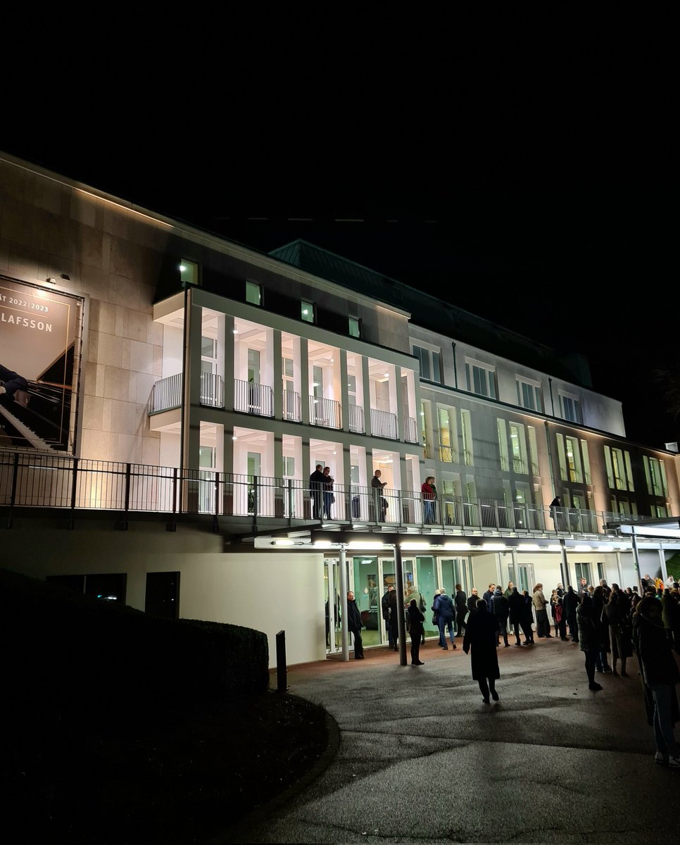 Opernjunkie's tweet photo. Lustig im Tempo und keck im Ausdruck - "Bimm bamm bimm bamm..."
Mit #Mahler3 der #EssenerPhilharmoniker und ihrem GMD Tomáš #Netopil ins Wochenende starten 🎶 #PhilharmonieEssen https://t.co/RK26sdpnAH
