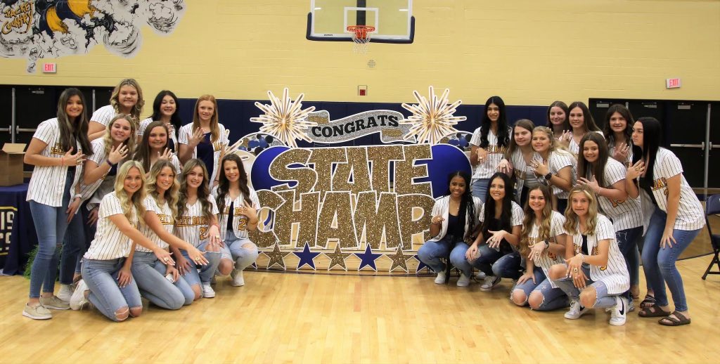 JDLadyJackets's tweet photo. The state champs got their bling today! https://t.co/gmomDOsHOT