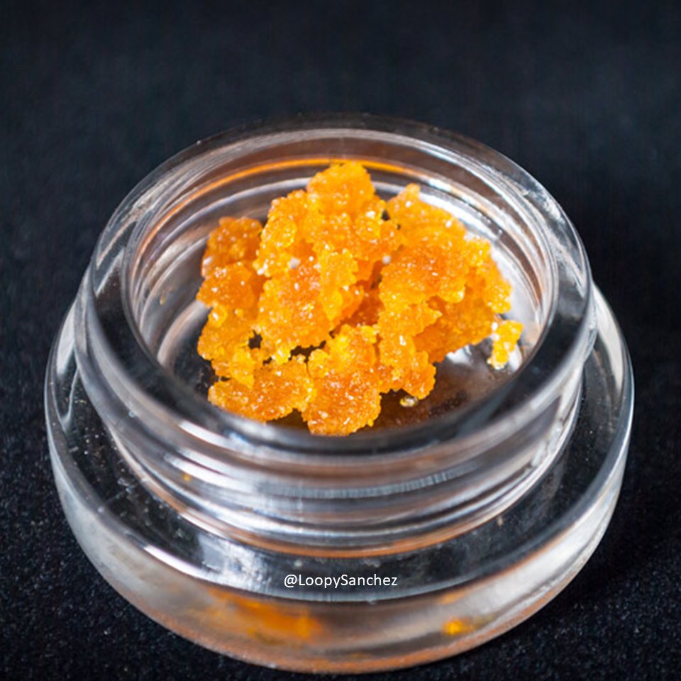 IamLoopySanchez's tweet photo. Loopy's Royal Mix Sugar Wax is a special blend concentrate that is very similar to shatter.

Our Royal Mix is rich in flavor and a bit easier to handle than other extracts, as it is thicker. As the name suggests... it looks like sugar, or more precisely azucar mojado / wet sugar. https://t.co/Q9fKcOH9Gd