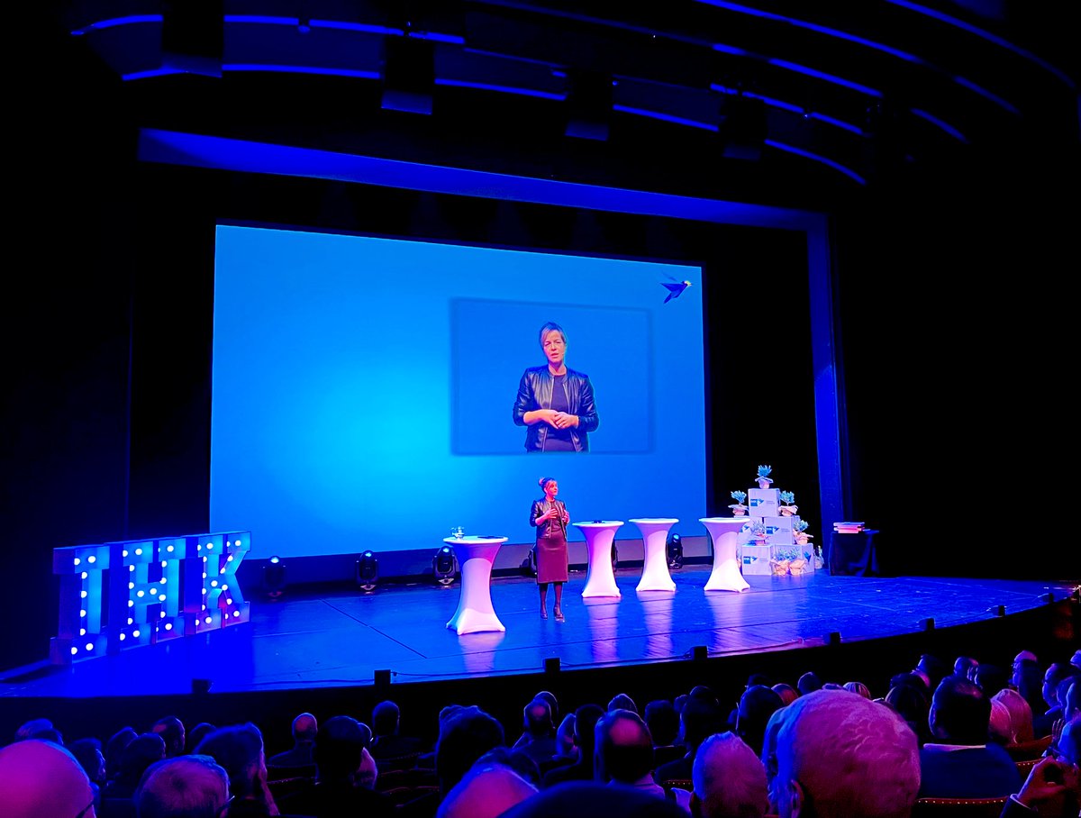 Christina Reinhardt 💙🤍 (@rub_kanzlerin) on Twitter photo Volles Haus heute beim Neujahrsempfang der <a href="/IHK_Bochum/">IHK Mittleres Ruhrgebiet</a> im <a href="/TheaterBochum/">Schauspielhaus Bochum</a> mit <a href="/MonaNeubaur/">Mona Neubaur</a> : “Wir brauchen mehr, schnelleren Wandel, hin zu Erneuerbaren Energien und zu neuen (Aus-)Bildungskonzepten zur Gewinnung von Fachkräften.” Volles Haus heute beim Neujahrsempfang der <a href="/IHK_Bochum/">IHK Mittleres Ruhrgebiet</a> im <a href="/TheaterBochum/">Schauspielhaus Bochum</a> mit <a href="/MonaNeubaur/">Mona Neubaur</a> : “Wir brauchen mehr, schnelleren Wandel, hin zu Erneuerbaren Energien und zu neuen (Aus-)Bildungskonzepten zur Gewinnung von Fachkräften.”