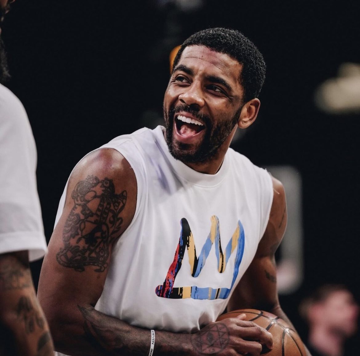 50NuancesDeNBA's tweet photo. Kyrie Irving aurait demandé à être tradé des Nets 🚨🤯 https://t.co/QhsnIdyoY6