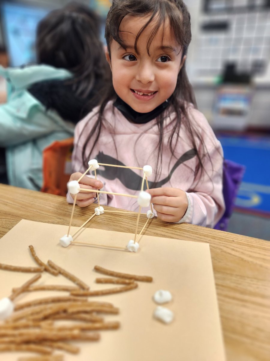 Karlacruzk's tweet photo. What's going to work? Team work!!
Students are having fun while creating shapes and using academic vocabulary to describe the shape's attributes.
@SmithTrelice 
@HumbleISD_RPE 
@HumbleElemMath 
@HumbleISD 
@MsValdes_RPE https://t.co/yyzR3xEaIQ
