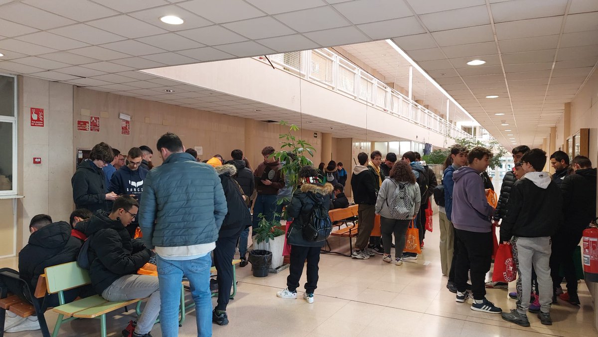 EPCC_Unex's tweet photo. 💥Emocionante jornada la de hoy en la XI Olimpiada Informática de Extremadura, celebrada simultáneamente, en el @cume_uex y en la Escuela Politécnica de Cáceres.

¡Enhorabuena a los premiados! https://t.co/llQ4VdSsIT