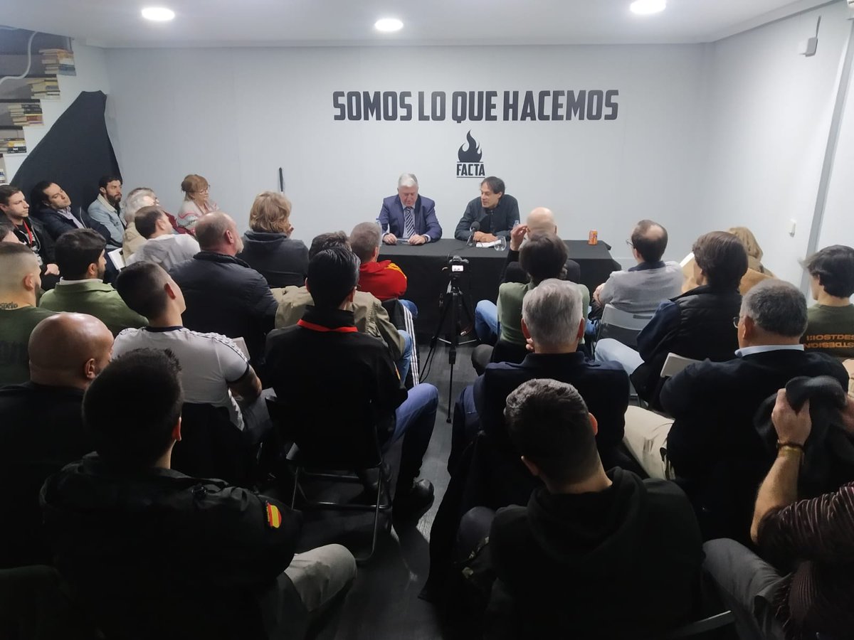 "Los hijos de los obreros y de los burgueses encontraron un punto de encuentro en el Fascismo. La experiencia vital de la I Guerra Mundial les dio un entendimiento común que políticamente se materializó en el Fascismo" lección magistral de <a href="/josorella/">José Luis Orella</a>