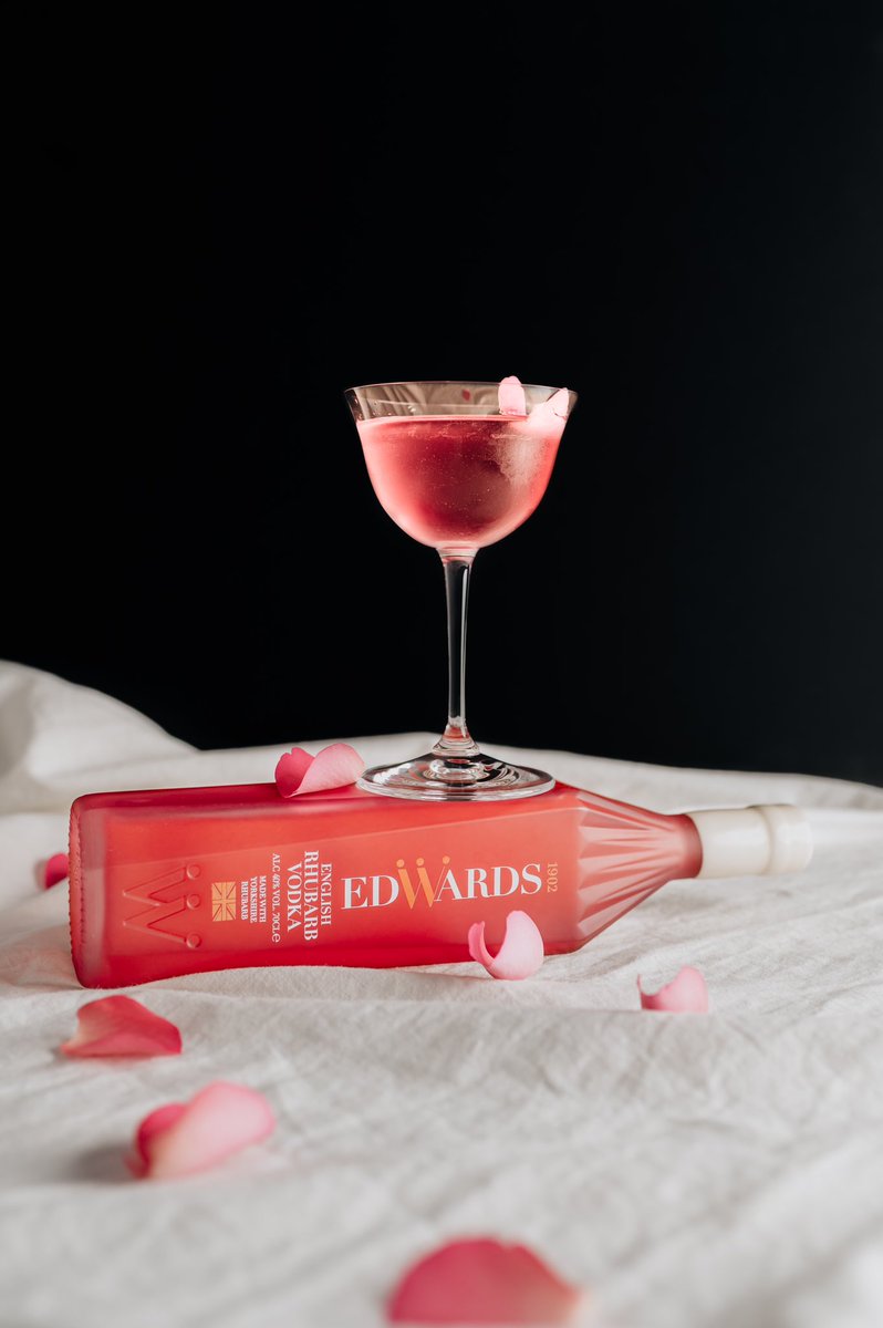 Valentines? We’ve got you covered…
 edwards1902.co.uk/shop/     #supportlocal #yorkshire #rhubarb #vodka #cocktails #mixology  #ValentinesDay2023