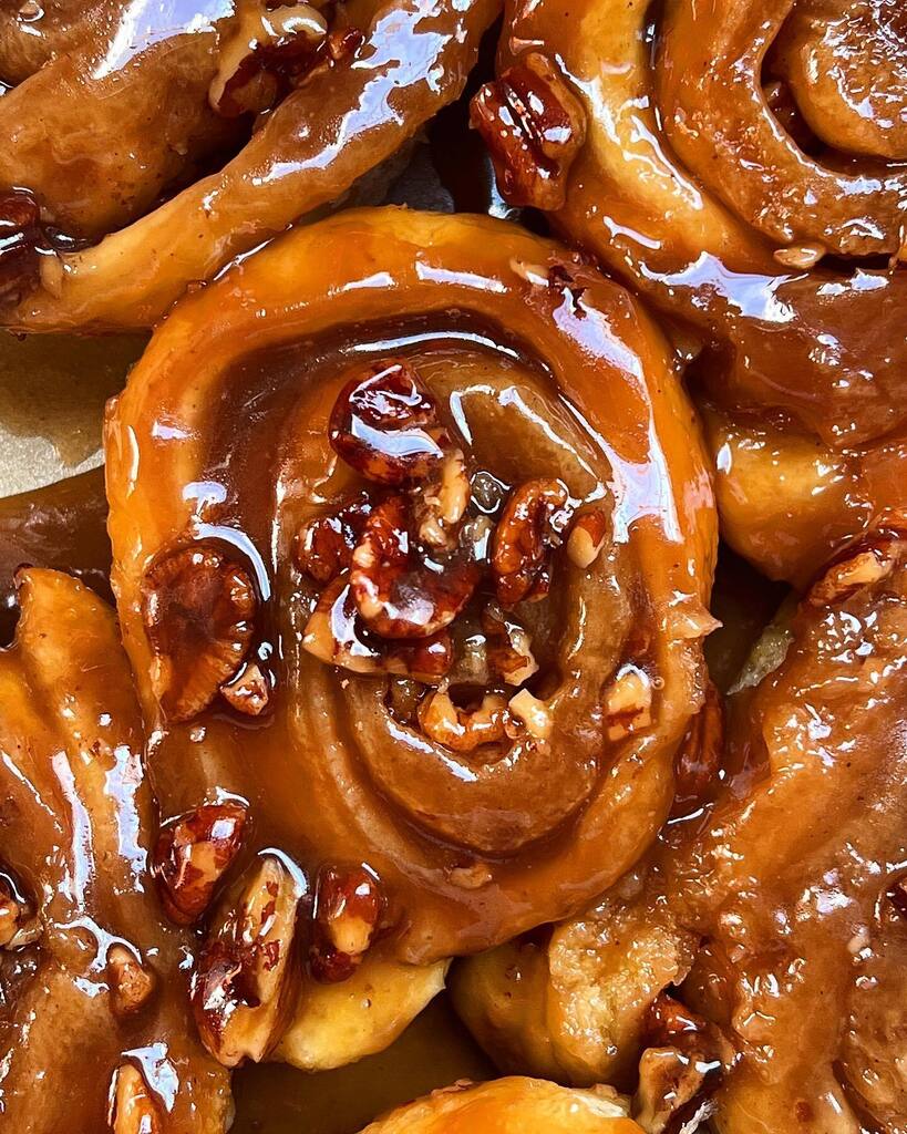 Holy you-know-what, peeps. These are @joannebchang’s STICKY STICKY BUNS from her fantastic @flourbakeryandcafe - and I think they might be the best thing I have ever eaten. Hyperbolic and also true. Joanne is my guest tomorrow on SHE’S MY CHERRY PIE (the <a href="/cherrybombe/">Nicole</a> podcast…