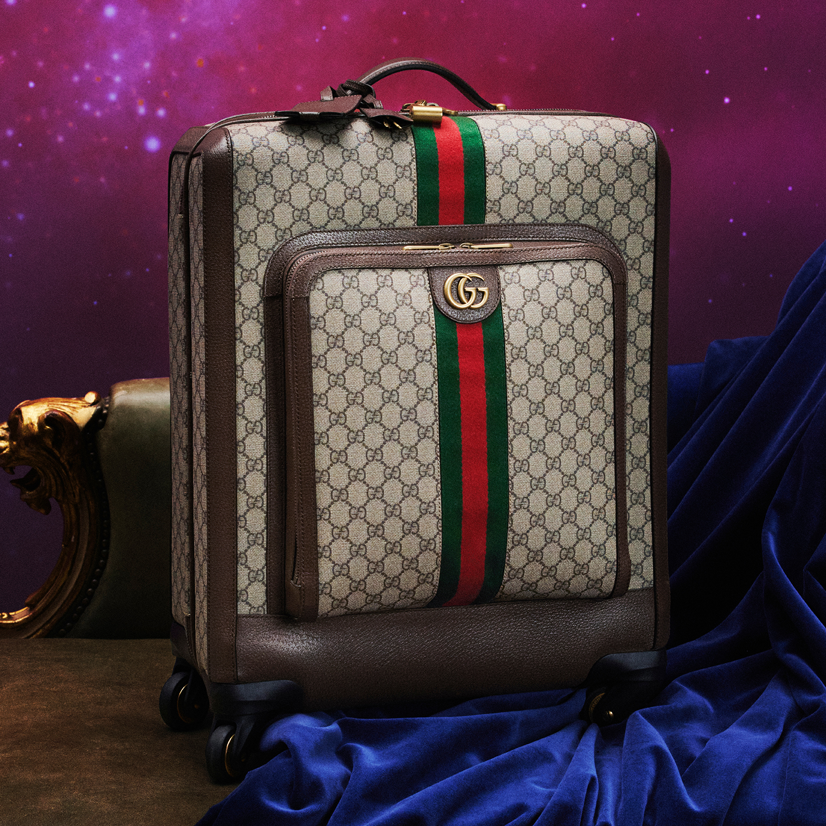gucci on X: The Gucci Savoy trolley from the #GucciValigeria collection  infuses heritage codes in a piece envisioned for modern travel. Discover  more  #GucciCruise23  / X