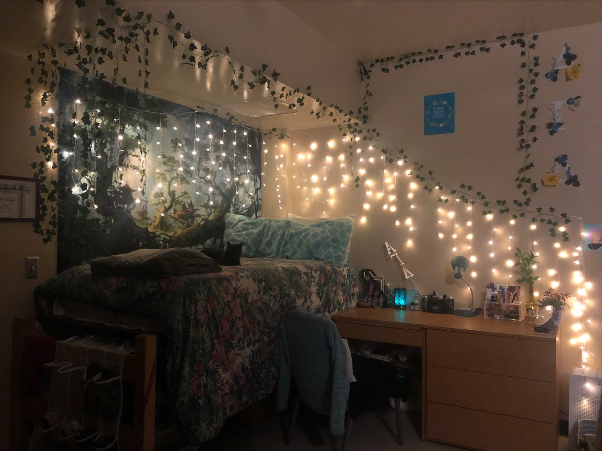 HousingFSU's tweet photo. Now, what you've all been waiting for...our Best Room On Campus Grand Prize Winner! Congratulations to this magical room from Magnolia Residence hall! #BestRoomOnCampus #DormTour #LiveWithUs https://t.co/MghFamHcrz