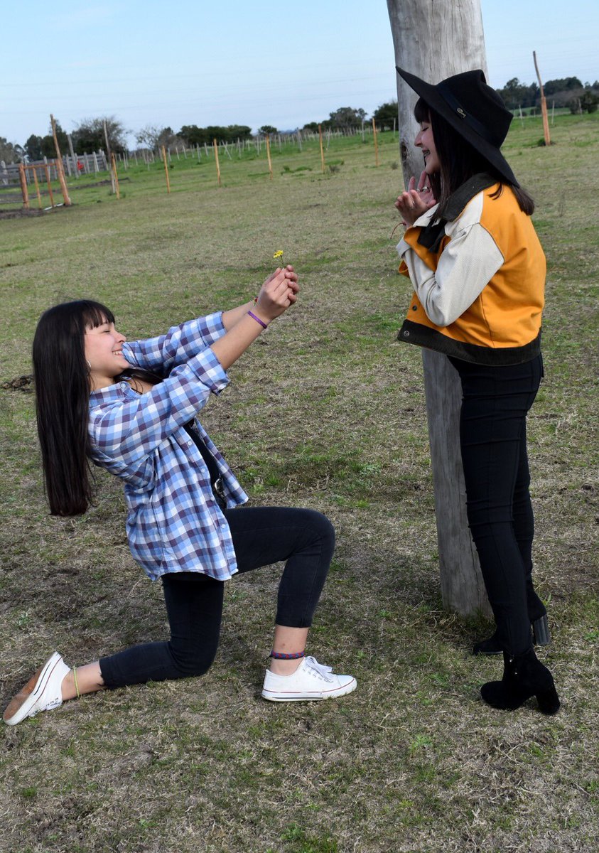 pbruschiii's tweet photo. lo hermosa que es esta secuencia de fotos ❤️‍🩹 https://t.co/fyFwyCuppx