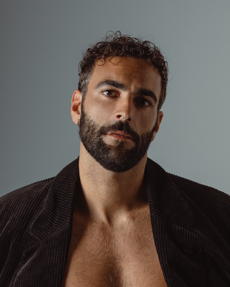 mengonimarco's tweet photo. Dove il sole è sempre spento 
Dove a volte ti perdo 
Ma se voglio ti prendo

#DueVite 
#Sanremo2023 https://t.co/vE1sjc2KhT