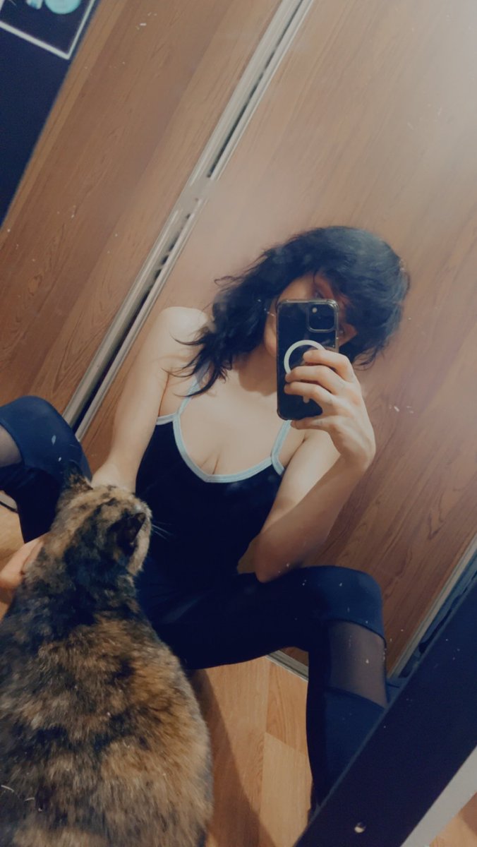 Chernobyl47's tweet image. Playing with the kitty 🦄🐈    onlyfans.com/bombshell47