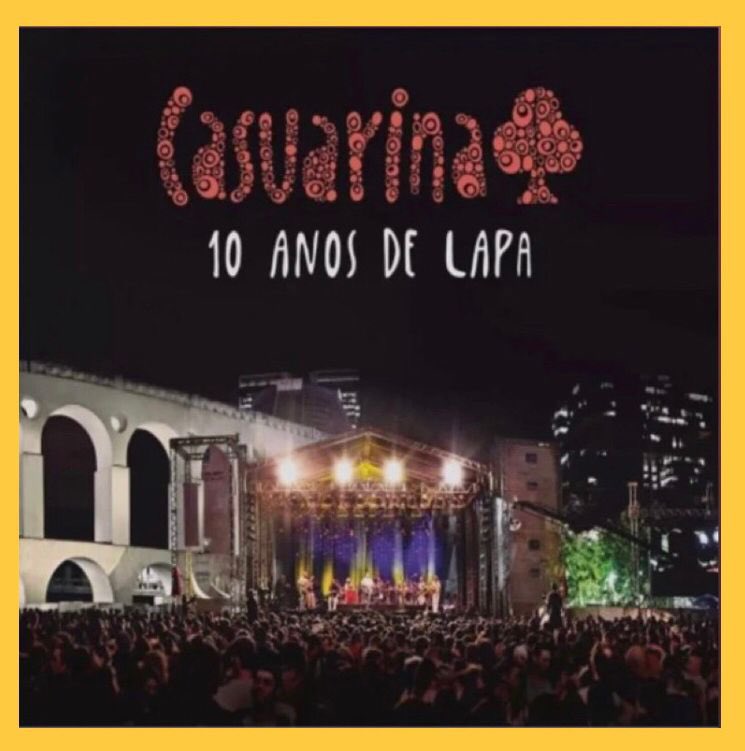 Já está no ar, até que enfim, em todos os apps de streaming nosso segundo dvd, 10 anos de Lapa. 
No nosso canal oficial no YouTube você encontra o show completo, sem cortes. É pra dar o play, acender a brasa e curtir muito esse trabalho que fizemos com tanto carinho. 💛♣️