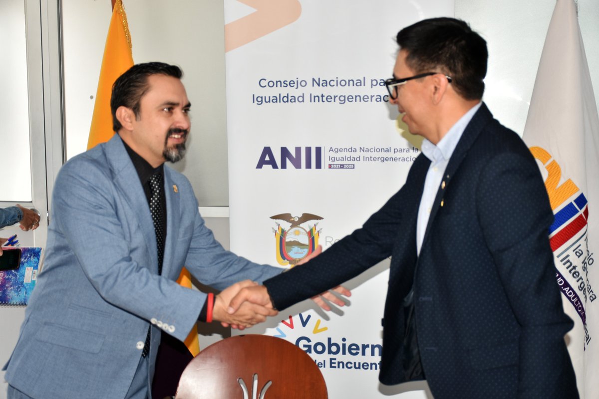 CN_Igualdad's tweet photo. ¡La cooperación y trabajo conjunto nos fortalece!
Recibimos la donación de agendas #ANII, de parte de @worldvisionec y @EcuadorKnh, para gestionar la transversalización de las políticas de igualdad intergeneracional, para ser incluidas en los #PDyOT.

#TrabajamosPorElEcuador 🇪🇨👏 https://t.co/yiwo2EKbeU