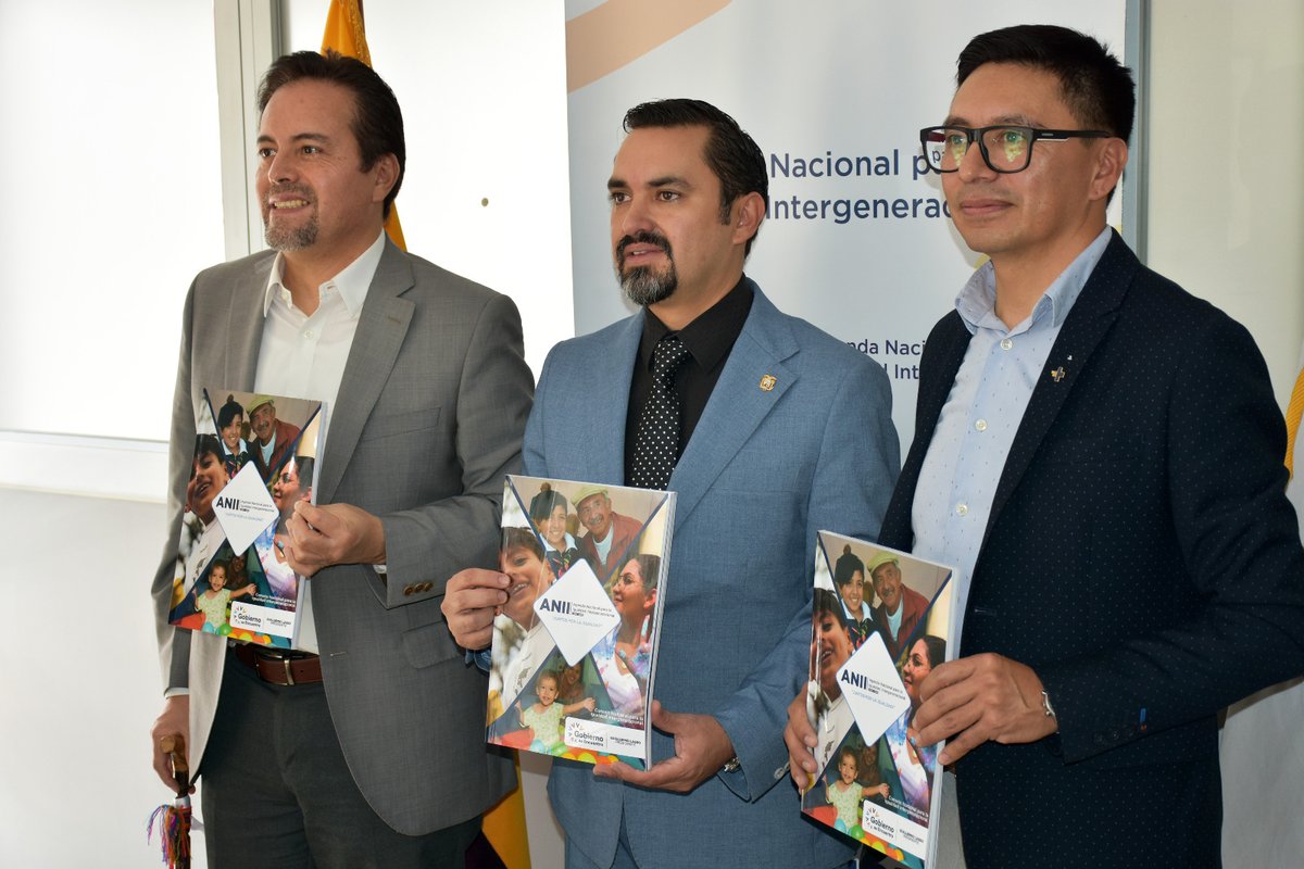 CN_Igualdad's tweet photo. ¡La cooperación y trabajo conjunto nos fortalece!
Recibimos la donación de agendas #ANII, de parte de @worldvisionec y @EcuadorKnh, para gestionar la transversalización de las políticas de igualdad intergeneracional, para ser incluidas en los #PDyOT.

#TrabajamosPorElEcuador 🇪🇨👏 https://t.co/yiwo2EKbeU