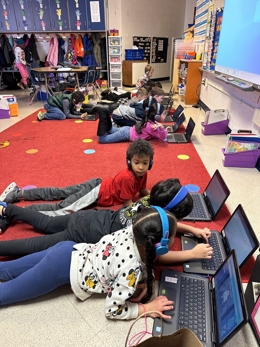 MsJConnors's tweet photo. We love the creative fun we have during inside recess. #FHHighlights @FreedomHillES https://t.co/6duuC7IUk3