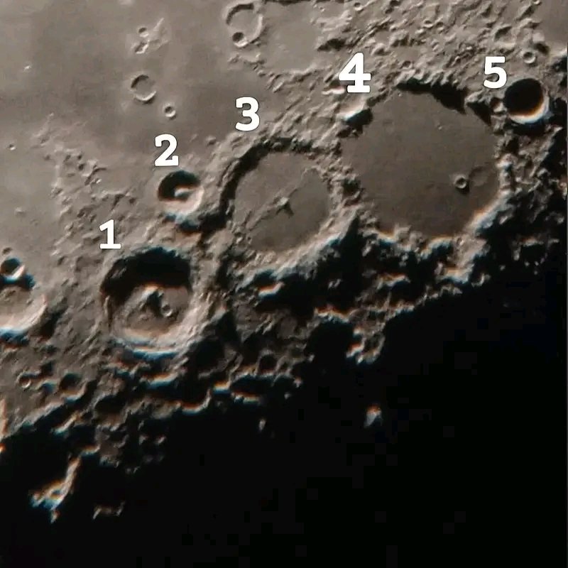 J_Ramos_Garcia's tweet photo. 5 cráteres de la #Luna

1: #Arzachel
Diámetro: 96km
Profundidad: 3,6km

2: #Alpetragius
Diámetro: 40km
Profundidad: 3,9km

3: #Alphonsus
Diámetro: 119 km
Profundidad: 2,7 km

4: #Ptolemaeus
Diámetro: 153 km
Profundidad: 2,4km

5: #Herschel
Diámetro: 41 km
Profundidad: 3,8km https://t.co/WdpCZoDRC7