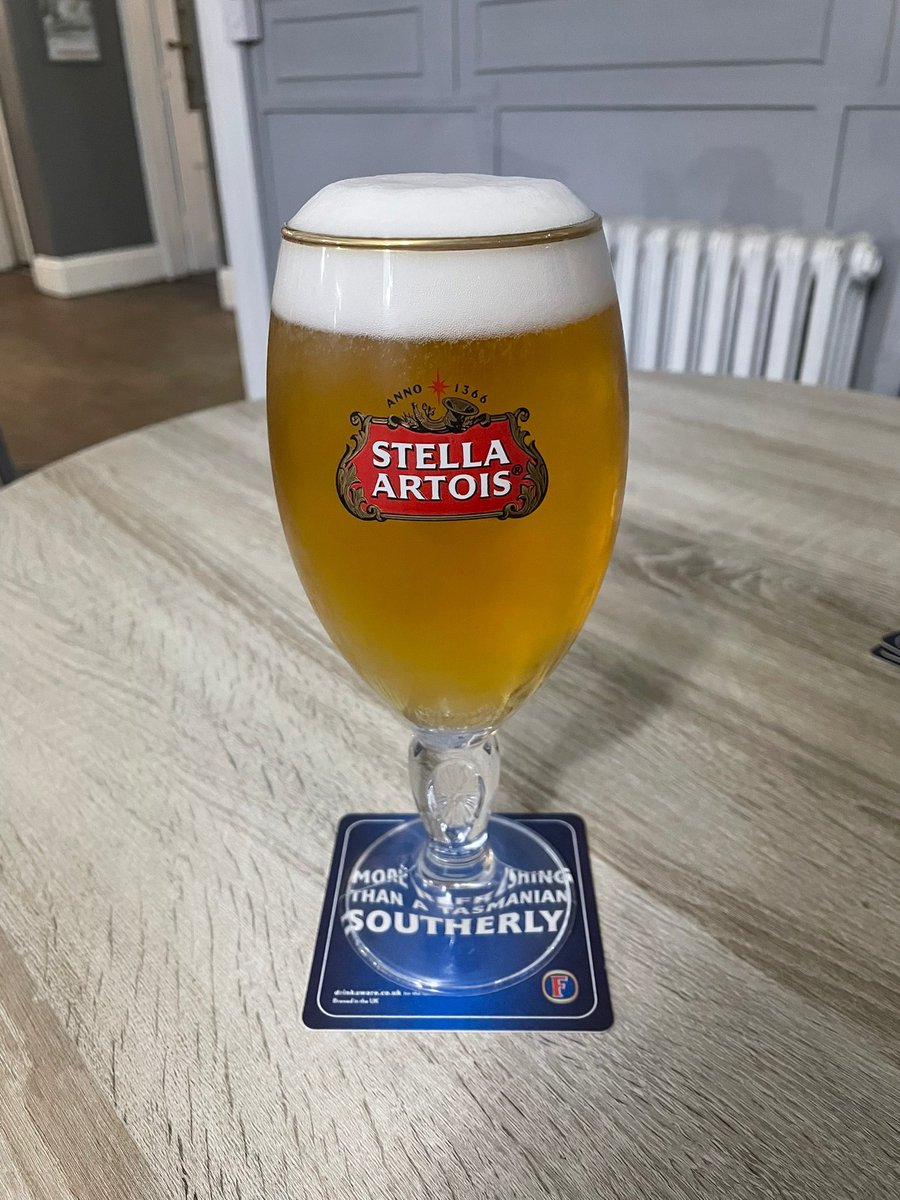 📍- The Golden Lion, Ferrybridge 
🍺- #GlassConfirmed 
🧾- £4.20
🗒️- Look at it… I mean just look at it. Stupendous bit if domeage on show and looks as cold as a nun’s thigh. But it’s sat on a fosters beer mat, and that really isn’t sitting right with me 😠 4.2 out of 5