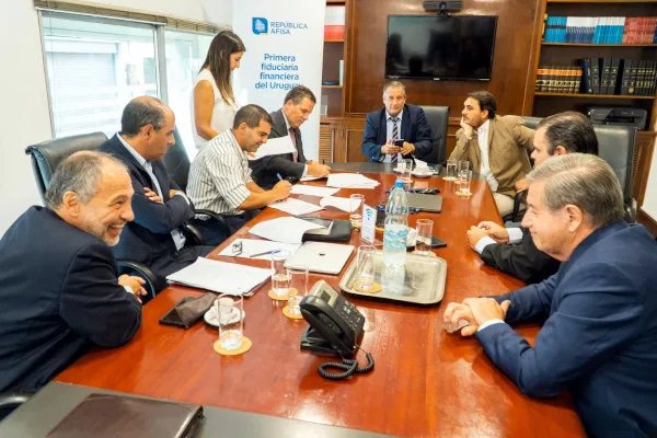 FIDEICOMISO FINANCIERO CERRO LARGO I

La Intendencia de Cerro Largo y República AFISA constituyeron el “FIDEICOMISO FINANCIERO CERRO LARGO I”.

Link: republicafisa.com.uy/espanol/cerro-…