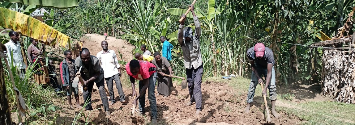 MwaresProject's tweet photo. The impact of MWARES Project PIP approach trainings about collaboration &amp; #Vision designing.
As a result, community members worked together to  open  Nakungulyu road passes that through 6  villages of Nantseshe, Nakungulyu, Mabaale, Nantsekhe, Mayende &amp; Wambalo.
#Empowerment https://t.co/qVML3XBTWR