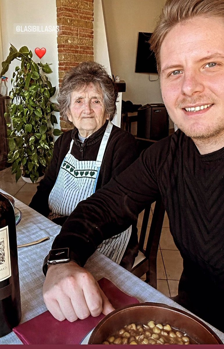 La tradizione, un tesoro inestimabile!!!
@agostinoalboretto è venuto a trovarci per imparare a fare la zuppa di #cicerchie da nonna Maria ❤
Abbinamento #vignamadre