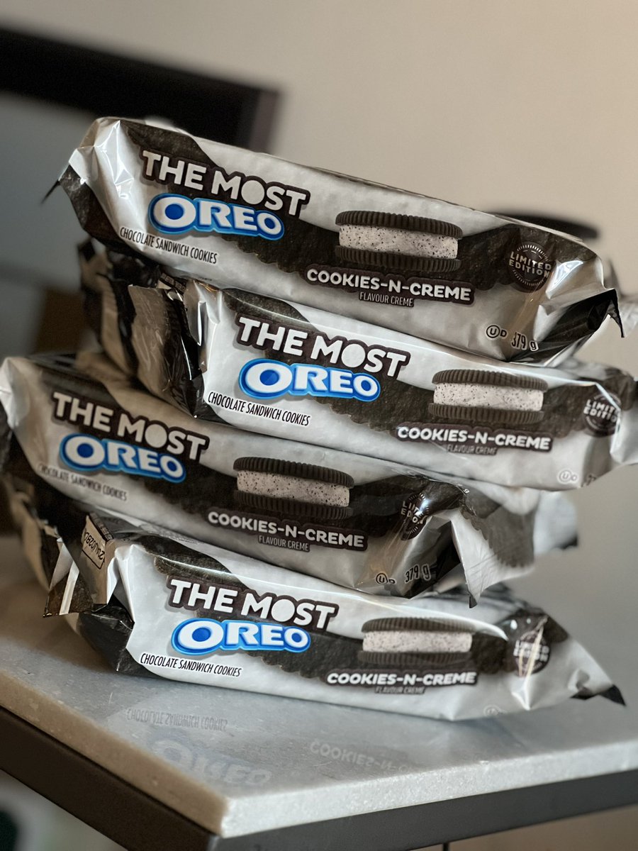 SVegvari's tweet photo. Let it be known that @Oreo knows how to launch a new cookie in the best way possible.
I got to jump into the #Oreoverse and try the new MOST Oreo.🤯 https://t.co/aIHzBtnP1F