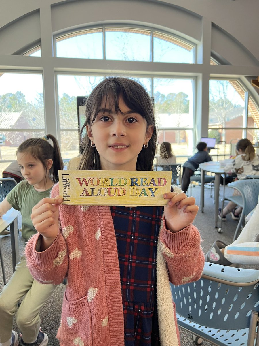 HewettJessica's tweet photo. Our Otters loved participating in the FCS World Read Aloud events hosted on Teams today. They thought it was so cool when they were chosen to ask the author a question. Thank you to everyone involved in coordinating this event. #fcswrad https://t.co/V1jQKDcMzF