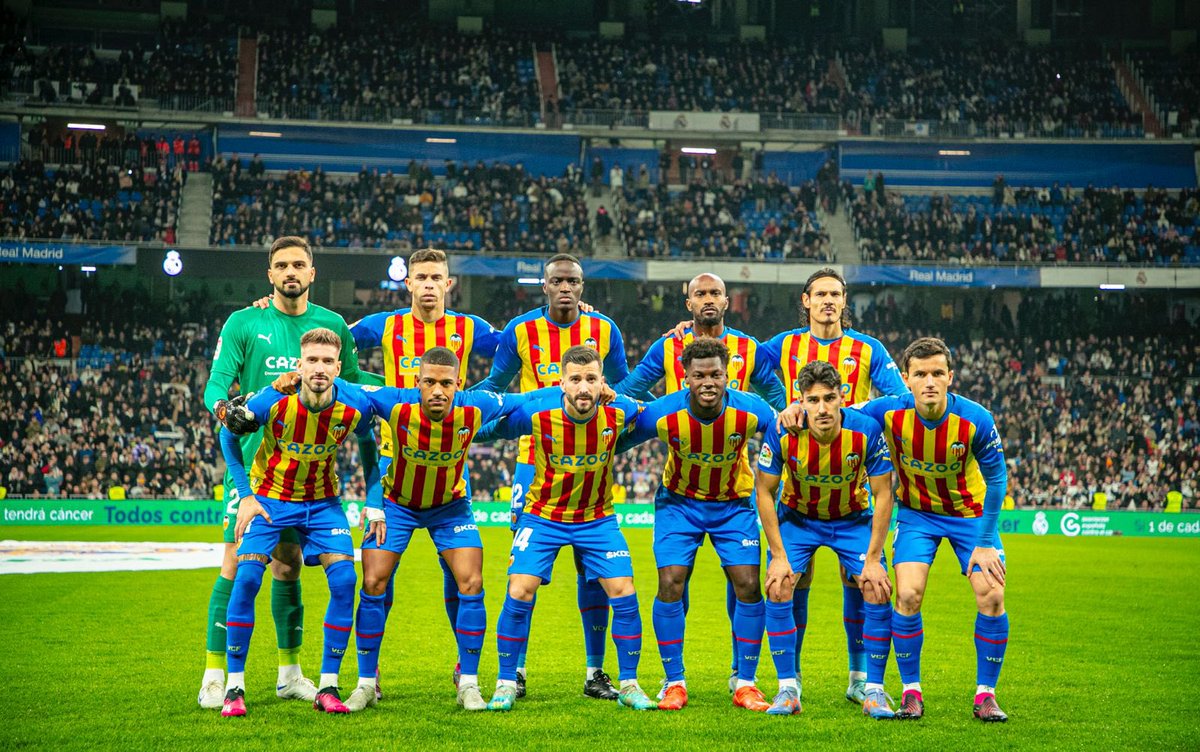 HGuillamon's tweet photo. No es momento de bajar los brazos, a trabajar más que nunca y siempre juntos. AMUNT!!! 🦇⚪️⚫️ https://t.co/Ot0p1fQ5Q2