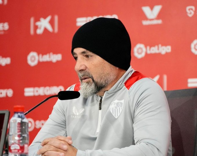 "Los jugadores son tratados como latas de tomate en esta época. El mercado los utiliza como productos. Tienen un valor y a los seis meses se los presta por nada. Se pierde la humanidad de un ser humano que desarrolla un trabajo como el fútbol".

✍️Jorge Sampaoli 🇦🇷