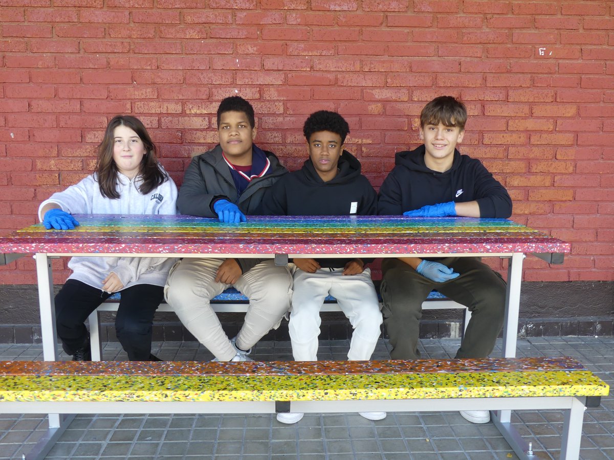 Tapoien birziklapenari esker  <a href="/ekomodo_/">EKOMODO</a> enpresak patioan kokatu dugun plastikozko mahai bat ekoiztu du. Ikasleek berehala emango diote erabilera! <a href="/Gartzi_Aritz/">Aritz Gartzia</a> 
#agenda2030 
<a href="/AdeiBarandiaran/">Adei Barandiaran</a> <a href="/NekaneBerasateg/">Nekane Berasategi</a> <a href="/gurutze_p/">Gurutze P</a> <a href="/IKTzurrunbiloa/">IKT</a> <a href="/oianguGE/">Oiangu guraso elkartea</a> <a href="/ALuloaga/">Ainhoa Luloaga</a> <a href="/BerazaDavid/">David Bilbao Beraza</a> <a href="/garlegor/">Gorka Arretxe</a>