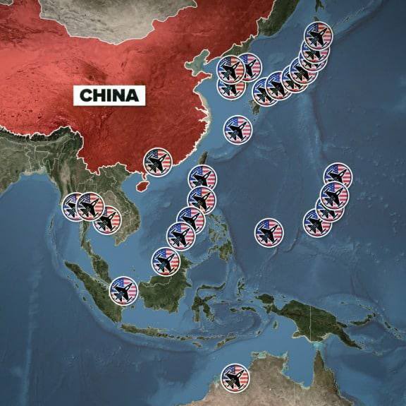 geopoliticabra's tweet photo. Os EUA estão protestando porque um balão chinês sem equipamentos sofisticados de espionagem está sobrevoando o espaço aéreo em altíssima altitude sobre o território norte-americano.

Essas são as bases que os EUA possuem somente cercando a China.

Você vê isso na grande mídia? https://t.co/Oh65MjJp9z