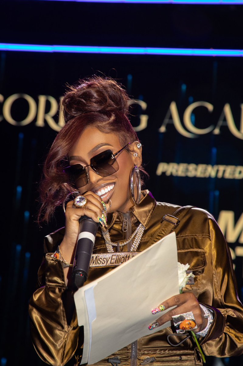 MissyElliott's tweet photo. Global Impact Award๐๐ซ I am so GRATEFUL ๐๐พ#Blackmusiccollective & @RecordingAcad #BlackHistoryMonth #RyanButler #HarveyMasonJr. https://t.co/b7slpAtAGC