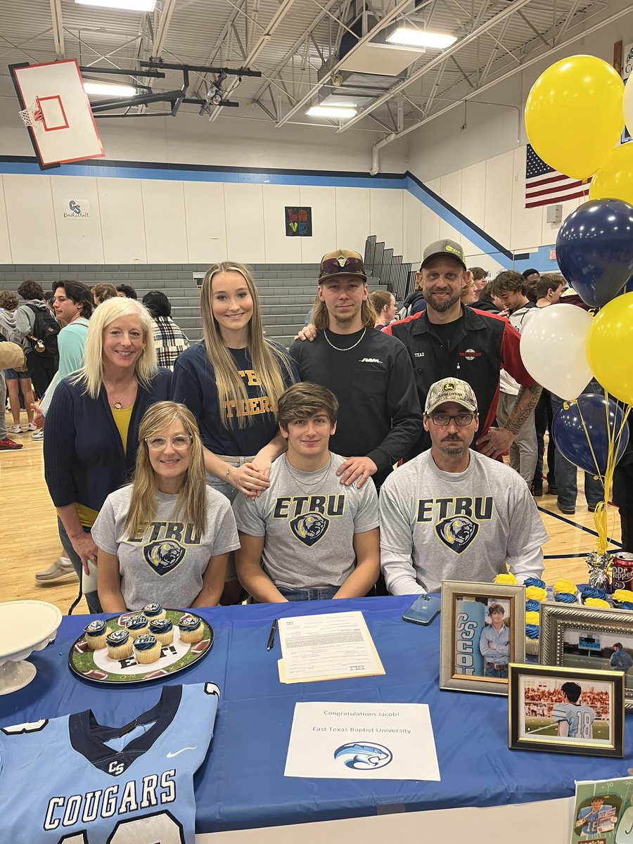 Jacob (@jacobmott18) on Twitter photo Committed and signed!! 🔵🟡#FAMILY
<a href="/ETBU_Football/">ETBU Football</a> @Coach_MasonETBU <a href="/ETBUCoachRu/">Coach Ruzicka</a> <a href="/TheCoachBeatty/">Tyler Beatty</a> Committed and signed!! 🔵🟡#FAMILY
<a href="/ETBU_Football/">ETBU Football</a> @Coach_MasonETBU <a href="/ETBUCoachRu/">Coach Ruzicka</a> <a href="/TheCoachBeatty/">Tyler Beatty</a>