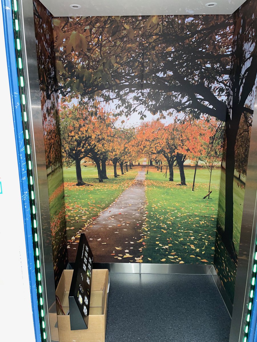 Hissdesign's tweet photo. Här är två hissar vi gjort i Göteborg. 
Fortsatt är den röda tråden i projektet att få hissresenärerna att för någon sekund, med en oväntad förhoppningsvis positiv upplevelse kunna bryta eventuellt jobbiga tankar för en liten stund. 

#Positivupplevelse #Hissar #Göteborg https://t.co/ahlR3NgObo