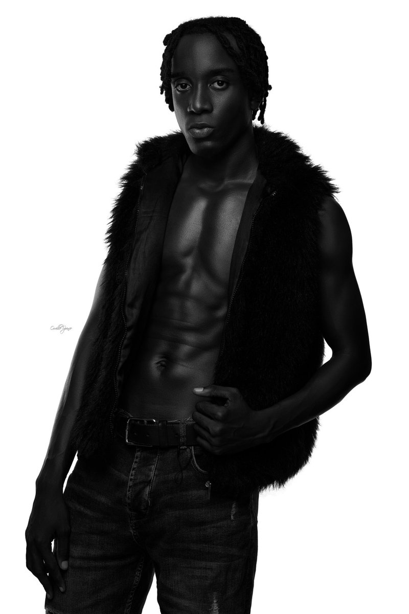 ShaneMorris15's tweet photo. Nobody built like you, you design yourself 

Model: @shanemorris876 

Photographer: @10.06studio 

#shanemorris876 #malemodel #jamaicanmodel #melanin #melainpoppin #aplhamale #fashionmodel #action #photography #itsmylife #focusmindset #body #face #jamaica https://t.co/R1PZJefrqg