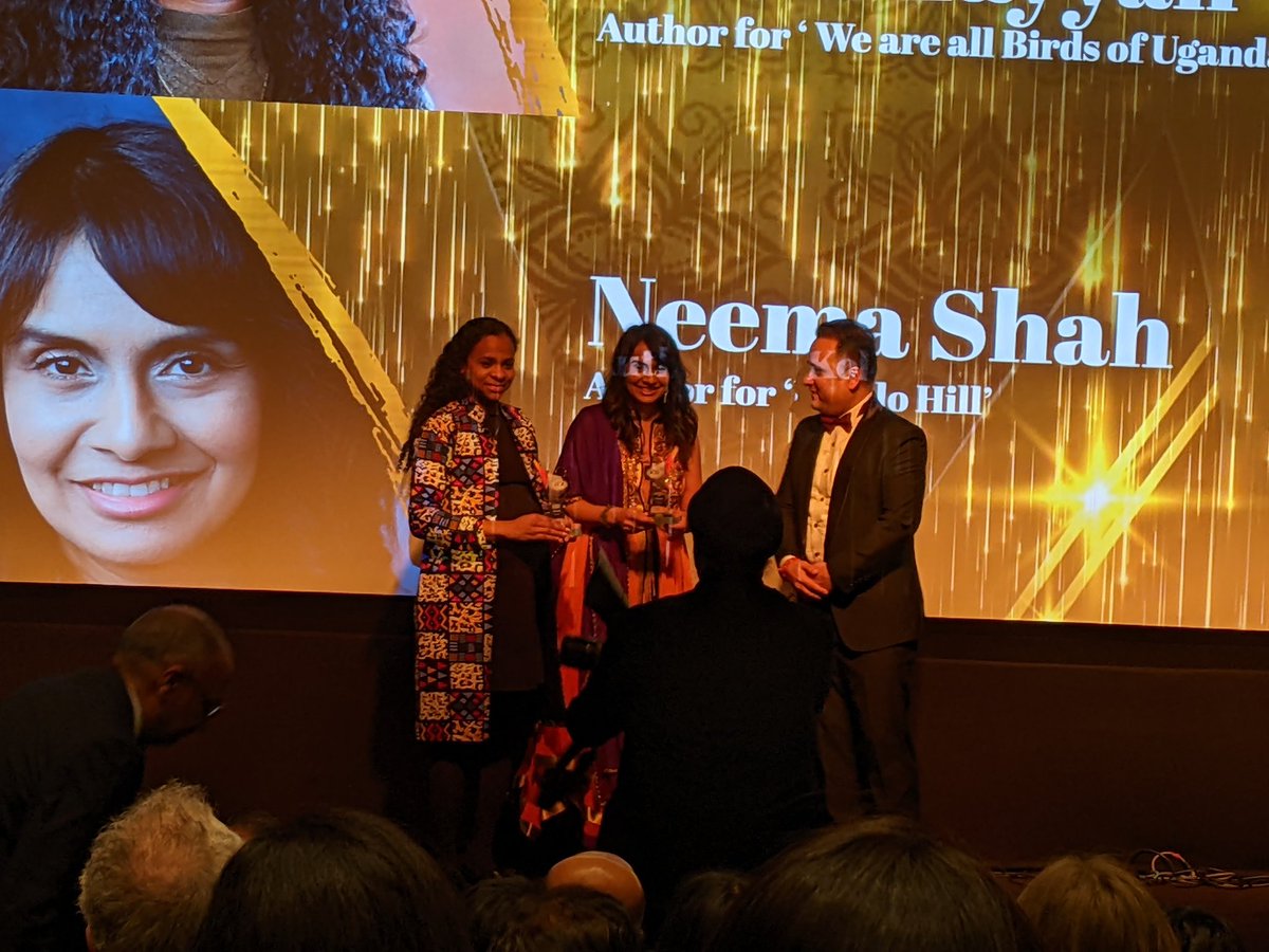 asianculturevul's tweet photo. Director of Nehru Centre @authoramish presents @EEACTA for Literature jointly to #NeemaShah #KololoHill and #HafsaZayyan #weareallbirdsofuganda https://t.co/NbkIFLrUHt