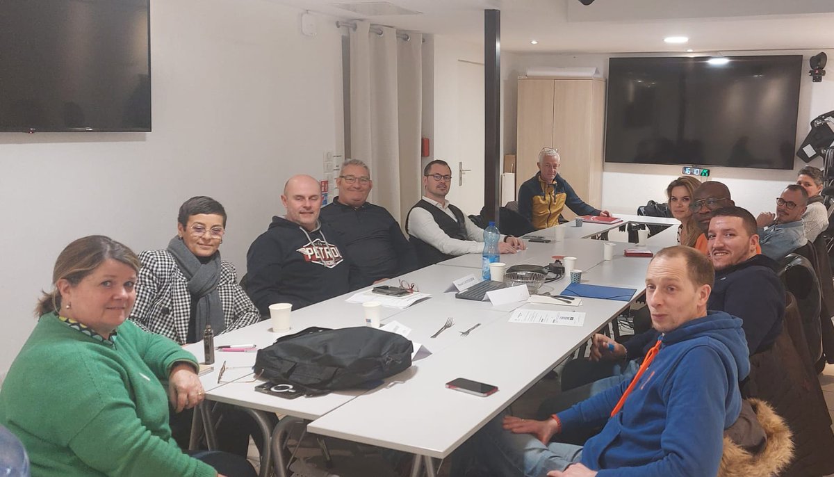 SNEC_Neto's tweet photo. Formation CSSCT à la @CfeCgcAgro. Les élus @SNEC_CFE_CGC attentifs pendant ces 3 jours.👨‍🎓👩‍🎓
@CarrefourFrance 
#lencadrementcestnous https://t.co/5wXeac2GhV