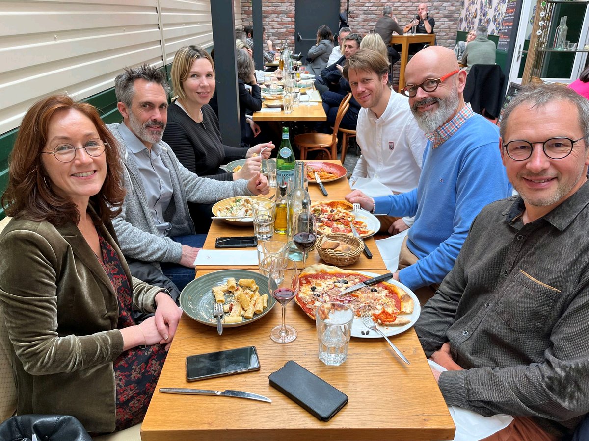 Pour bien finir la semaine, rien de mieux qu'un sympathique déjeuner de travail entre les équipes <a href="/PoleMerBA/">Pôle Mer Bretagne Atlantique</a> et <a href="/Bpifrance/">Bpifrance</a>
De nombreux sujets à creuser ensemble : #innovation, #financement , #accompagnement, #tresorerie... et #international 😉!!!
<a href="/PhilMonbet/">Phil MONBET</a> @SbastienCann