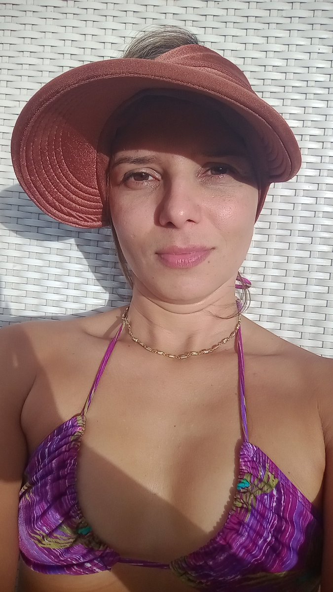 CantoraFernand5's tweet image. Olhos cansados.