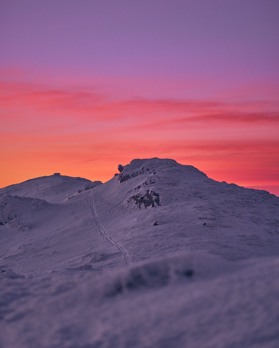 FullTopMax's tweet photo. Snow hike yesterday, we went up late in the afternoon to catch the sunset from the summit.
#hikelife #outdoors #wanderout #fujifilmx #fujifilmxs10 #写真好きと繋がりたい https://t.co/wM7AODjpkq