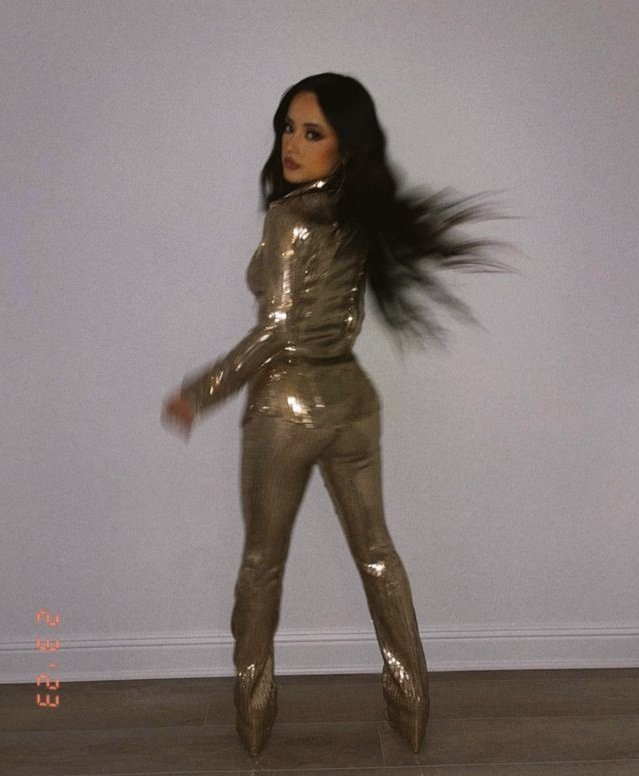 . on Twitter "Becky G is so FINE🥵"