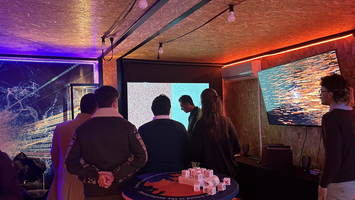Quantum_Ams's tweet photo. @Quantum_Ams shared the pilot tour of the Quantum Amsterdam Experience with Startup Village Amsterdam community this afternoon! Thanks to all who made it possible @CWInl @QuSoftAmsterdam @UvA_Amsterdam @QuiXQuantum @QuantumDeltaNL @HvA #quantum #technology https://t.co/NBC4lAZ8db