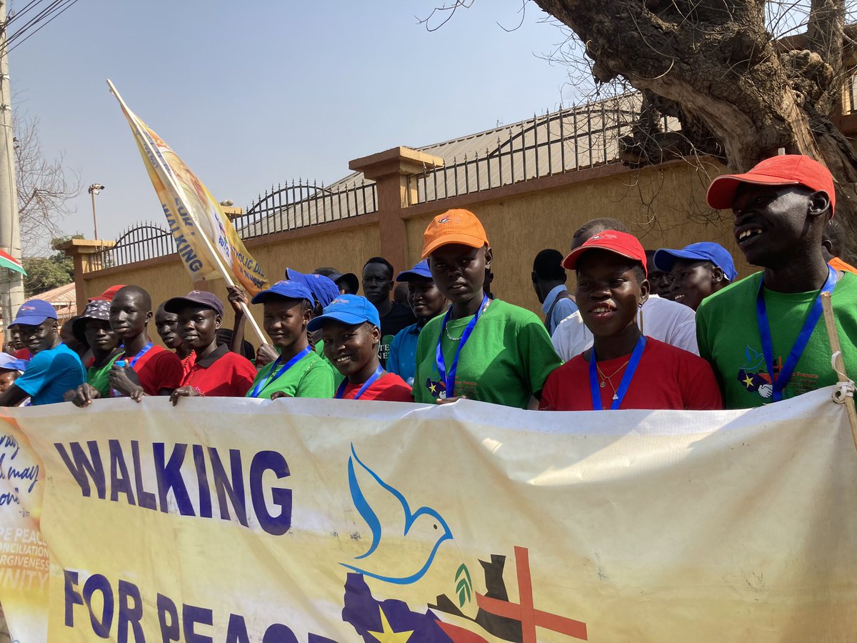 orlamtreacy's tweet image. What a way to spend my 50th. It’s been a real gift. Thanks to the Pope for coming to help us celebrate 😂😜👍🏾🚶🏿‍♀️@Pontifex