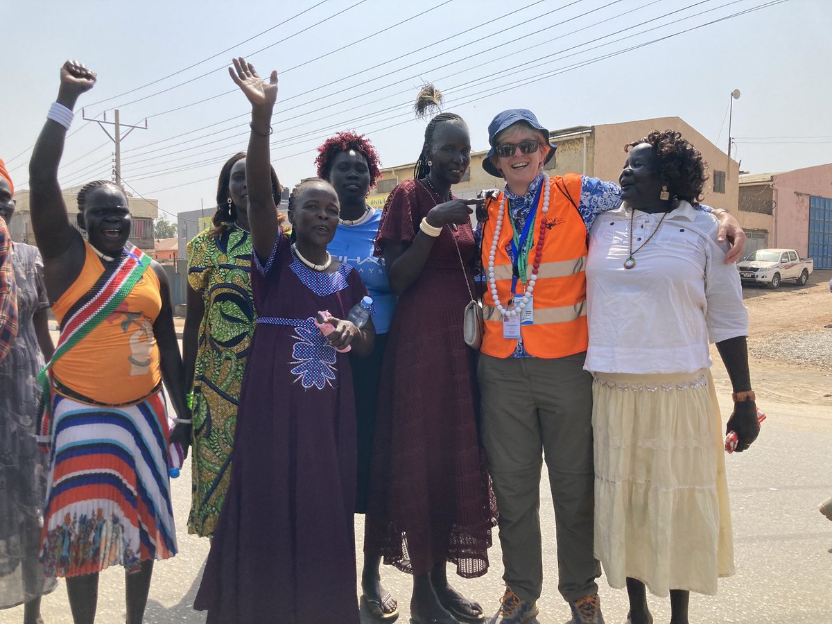 orlamtreacy's tweet image. What a way to spend my 50th. It’s been a real gift. Thanks to the Pope for coming to help us celebrate 😂😜👍🏾🚶🏿‍♀️@Pontifex