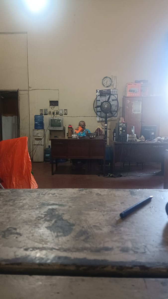 elnacionalpy's tweet photo. TRISTE | 🇵🇾

🔹Imágenes de instalaciones del Correo Paraguayo, en pleno siglo XXI y en épocas de ventas online. 

📸 @OrtizFaiman 

#ElNacional https://t.co/QzZQTikTAO