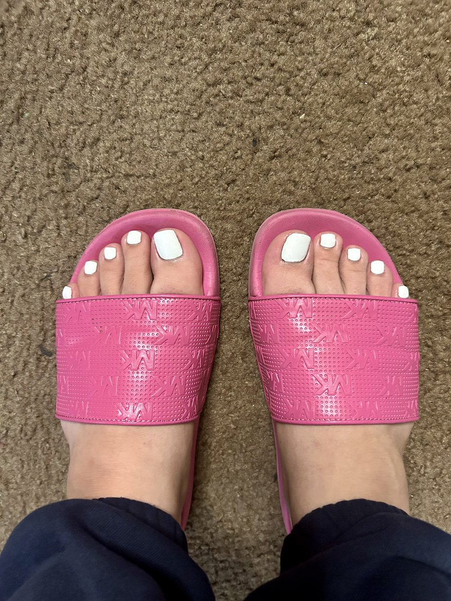 candysohouston's tweet photo. For my feet lovers 😍🙈

#feetfethish #feetfinder #feetpicsforsales #feetpixwtf #Houston #findomdom #Femboy #sissy #sissyprincess #soles https://t.co/83XHfq922v